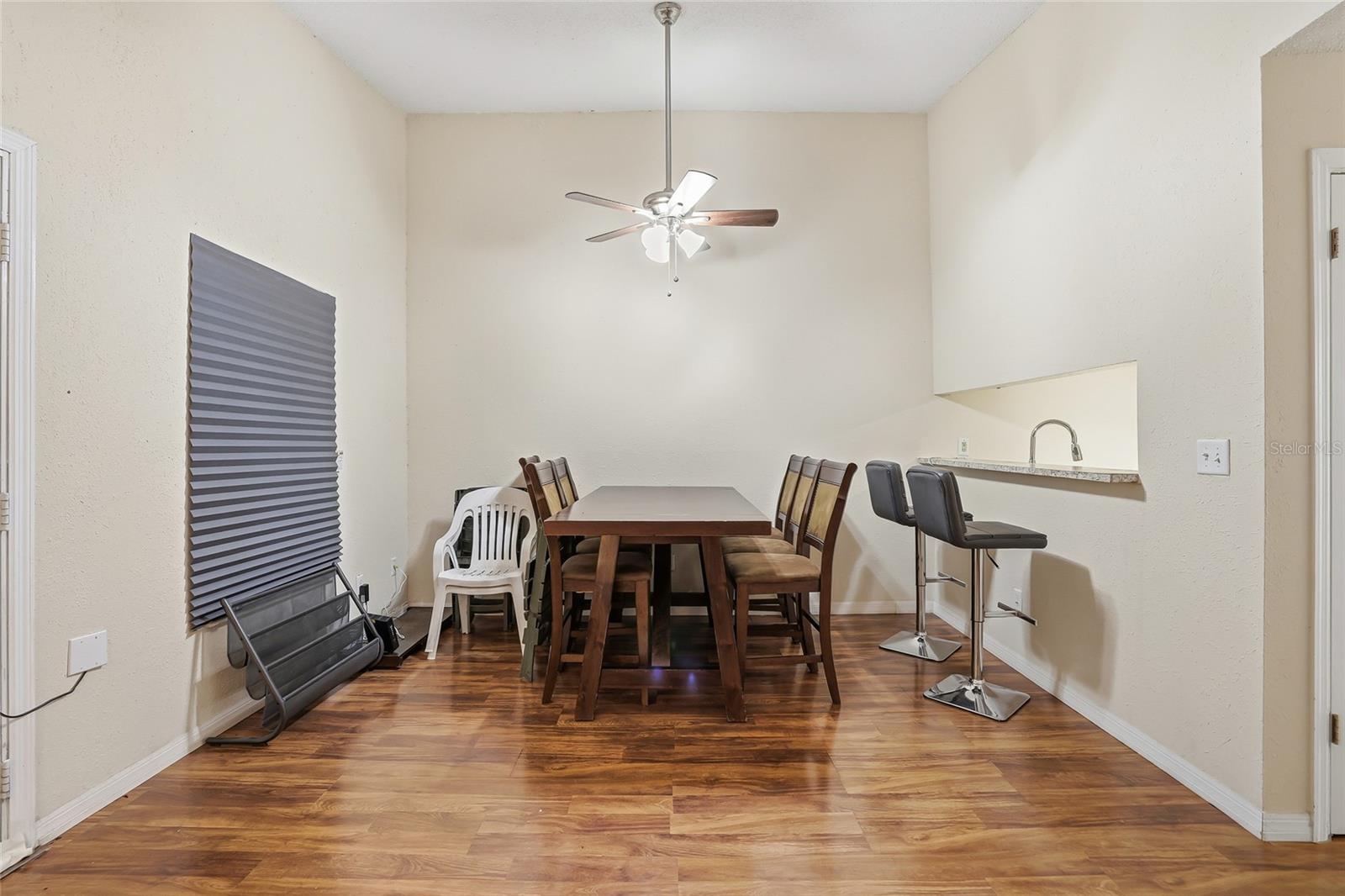 NORTH OAKS CONDO I - Residential Lease