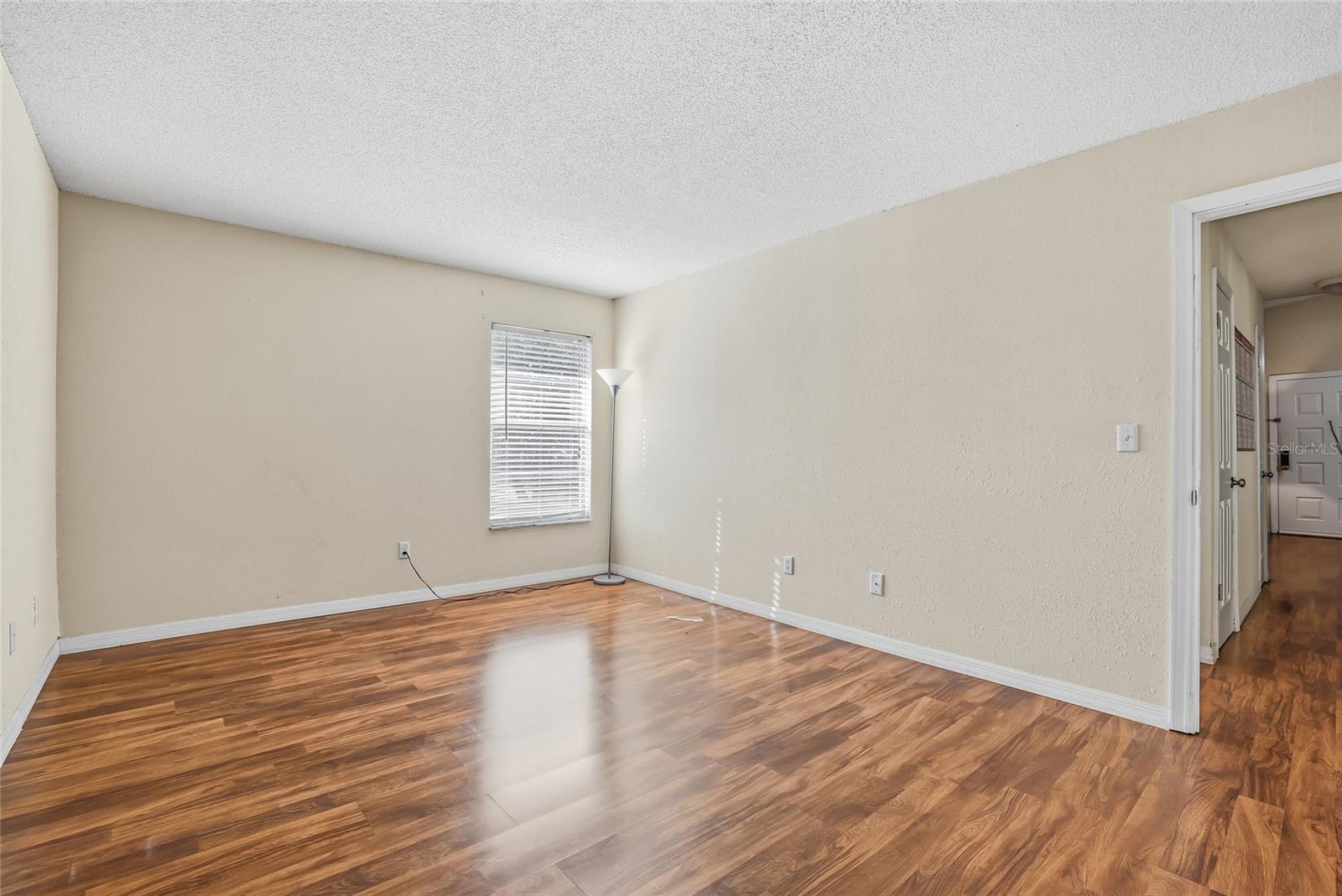 NORTH OAKS CONDO I - Residential Lease