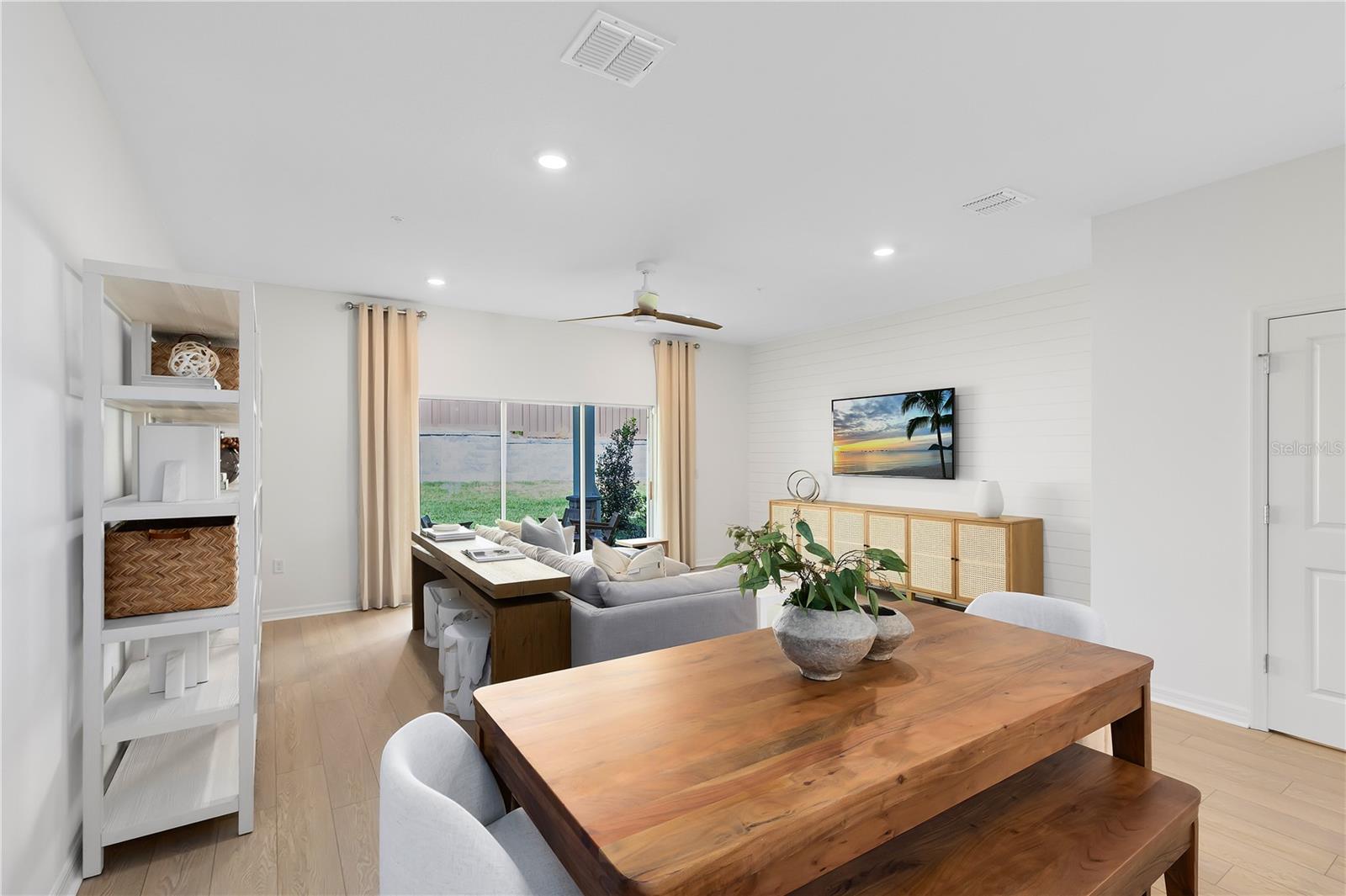 OVIEDO SQUARE - Residential