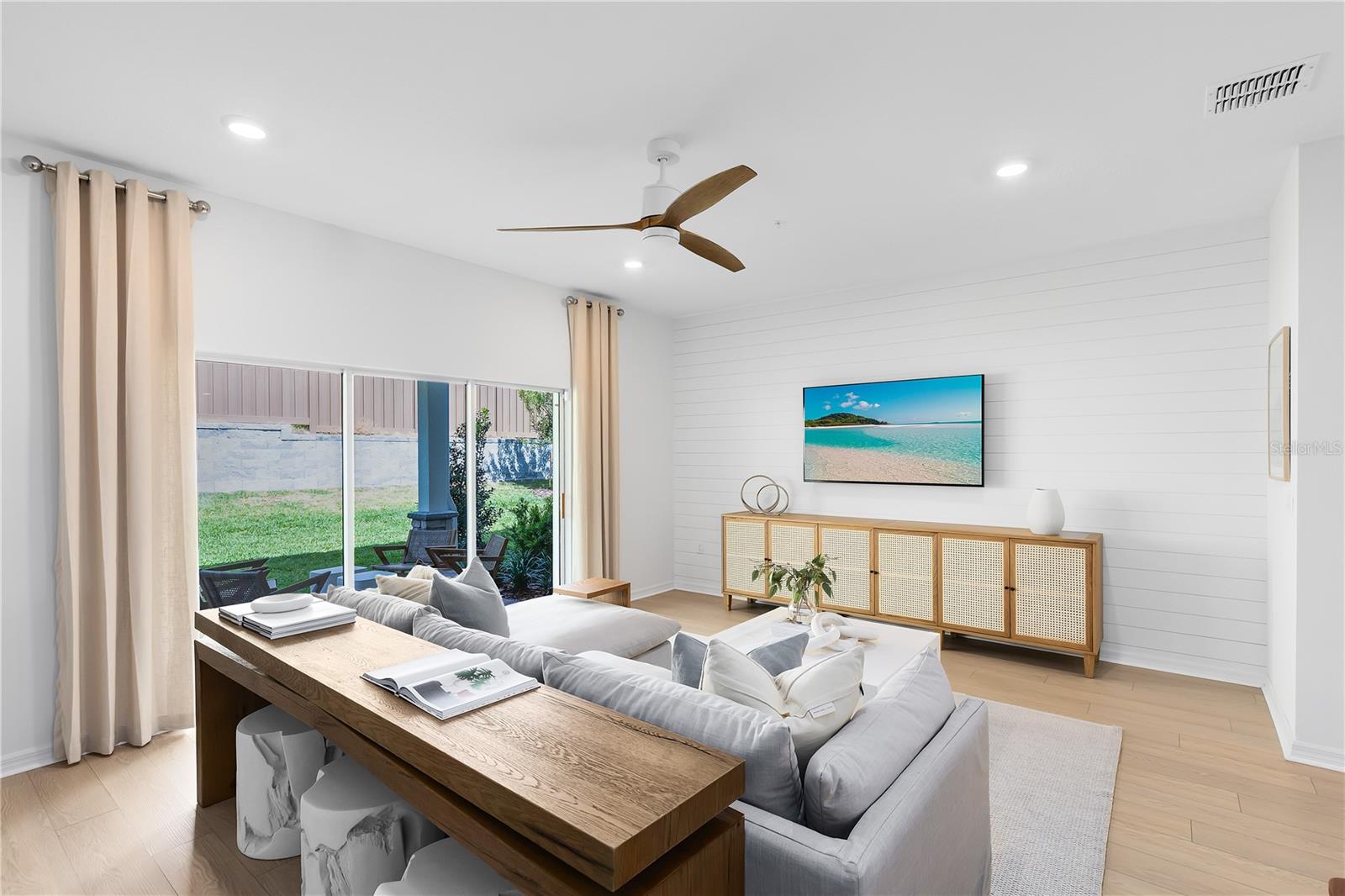 OVIEDO SQUARE - Residential