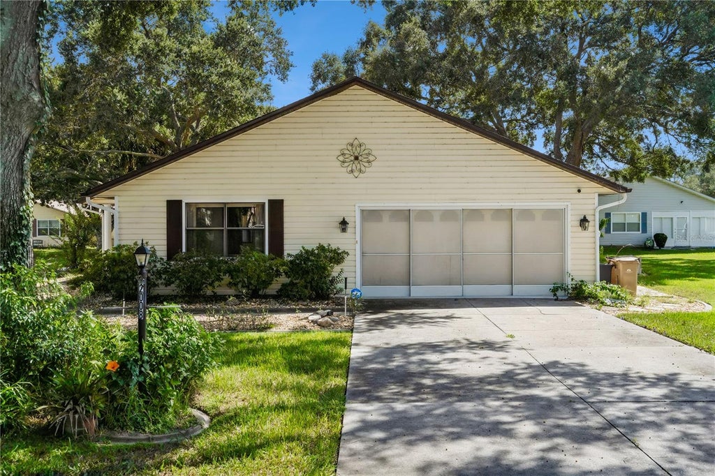 Photo of 2008 Tweed Court, Leesburg, FL 34788 (MLS # O6440853)