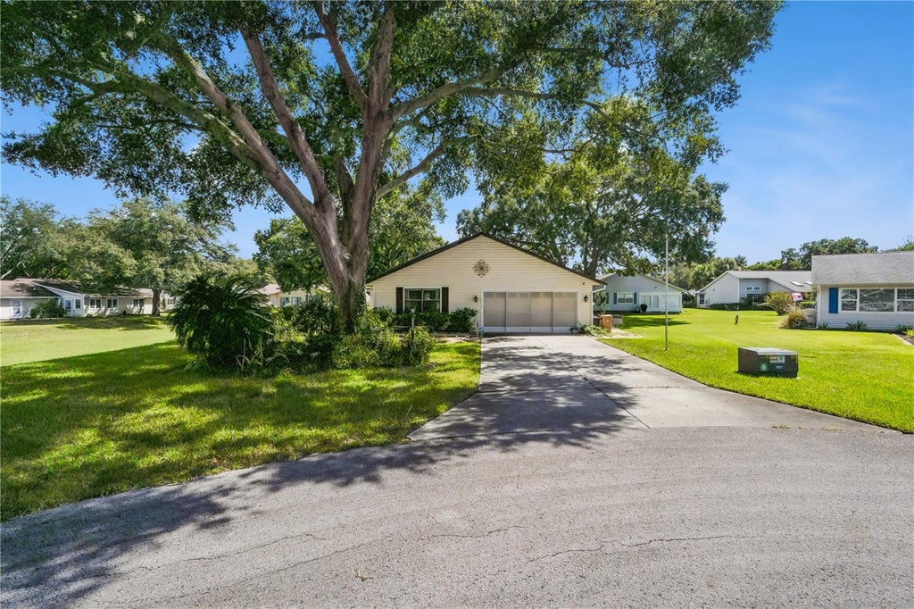 Photo of 2008 Tweed Court, Leesburg, FL 34788 (MLS # O6440853)