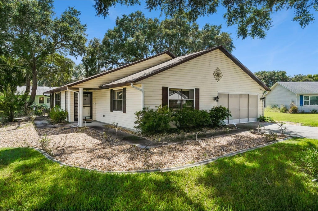 Photo of 2008 Tweed Court, Leesburg, FL 34788 (MLS # O6440853)