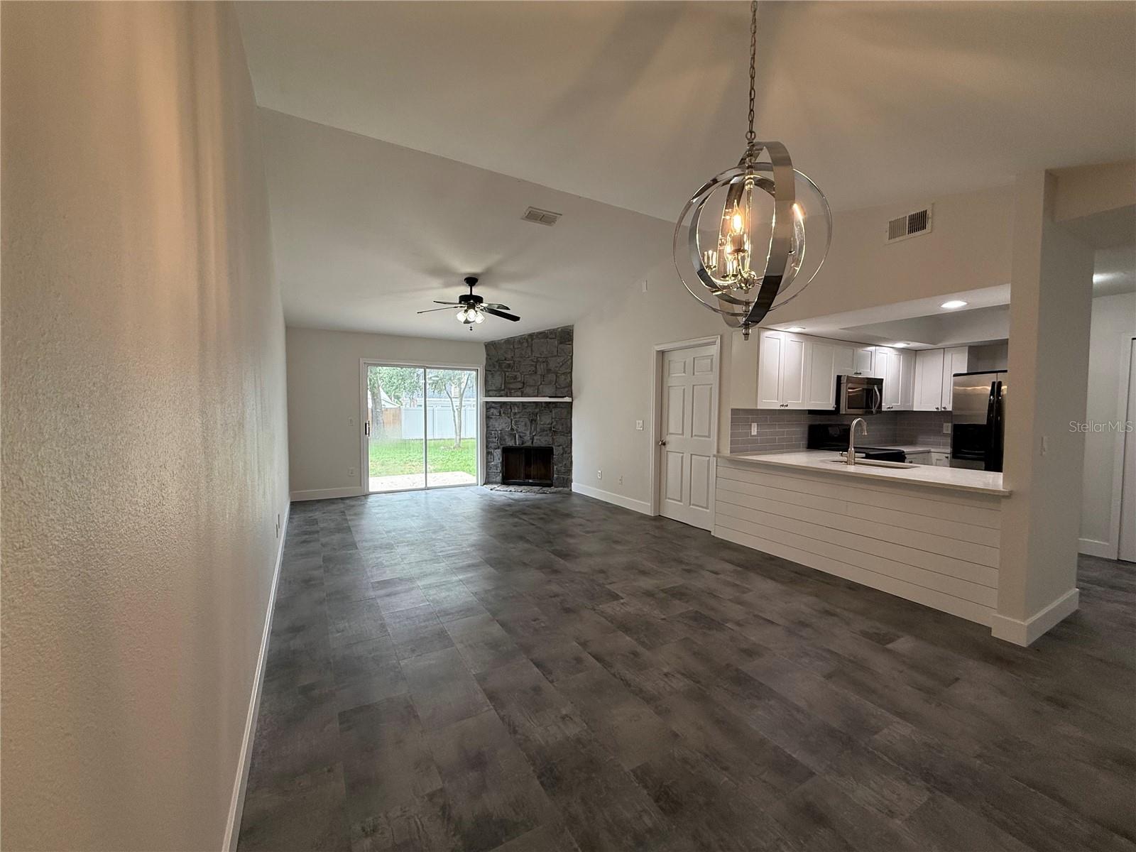 LAKESIDE VILLAGE - Residential