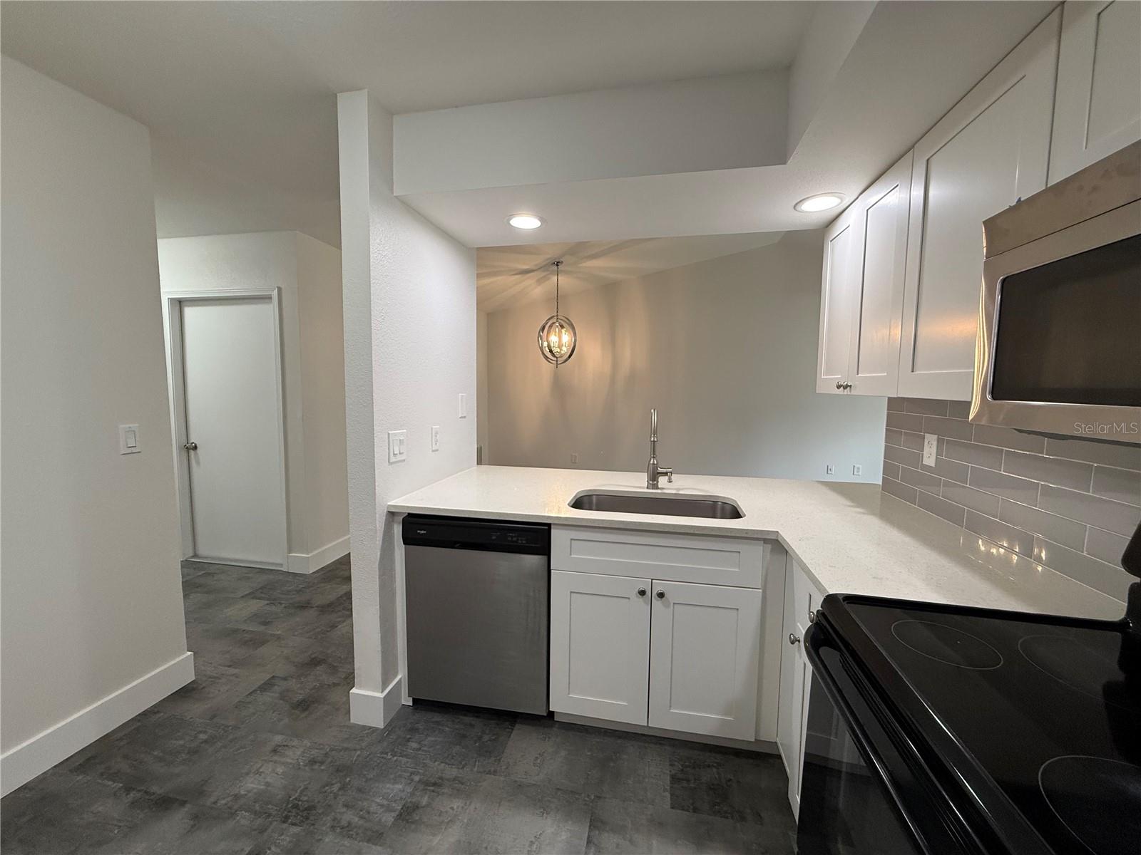 LAKESIDE VILLAGE - Residential