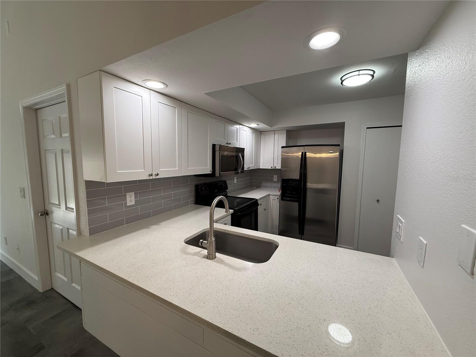 LAKESIDE VILLAGE - Residential