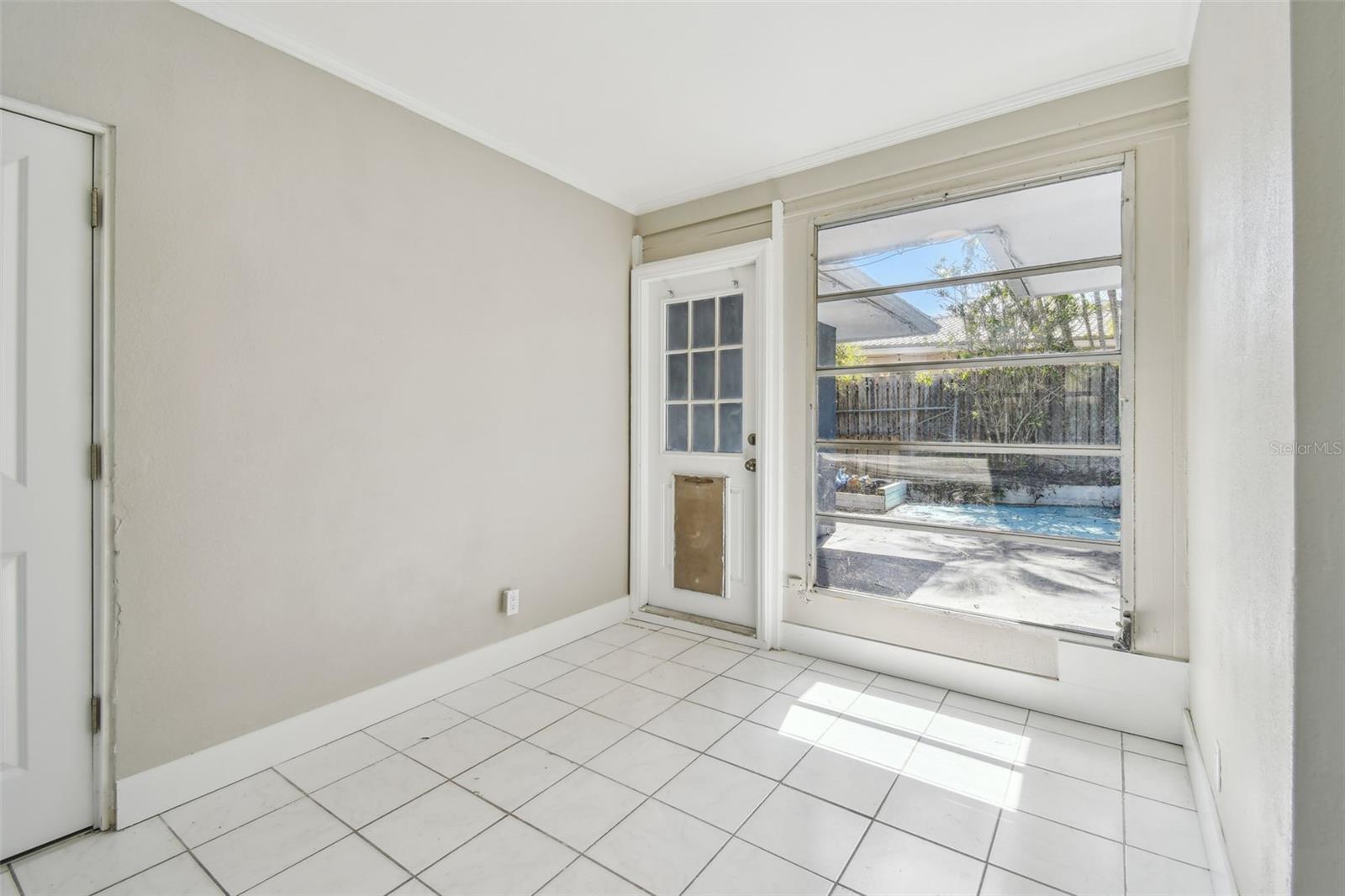 MANDALAY SUB - Residential Lease