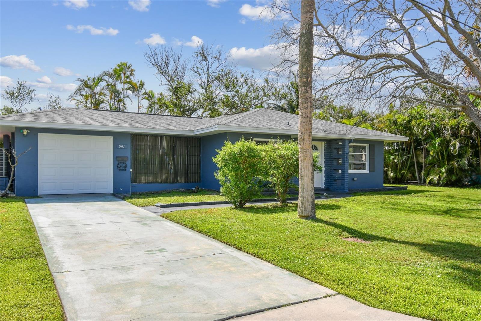 MANDALAY SUB - Residential Lease