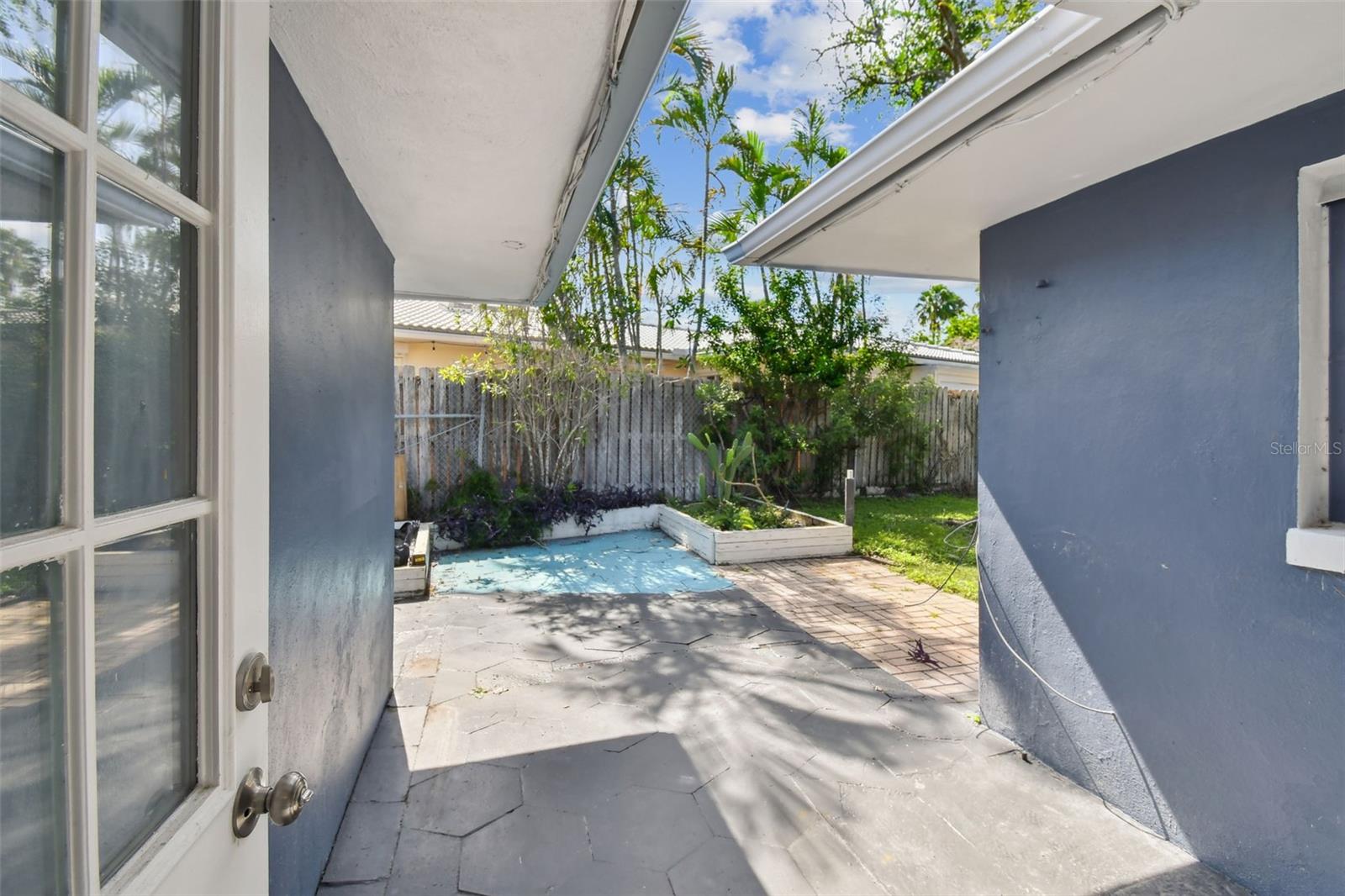 MANDALAY SUB - Residential Lease