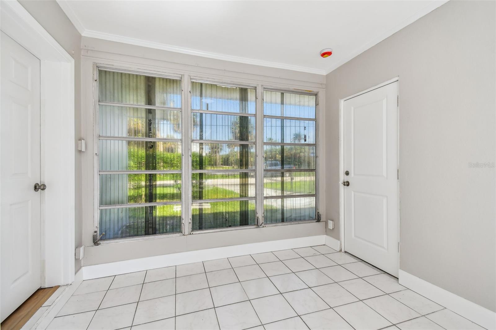 MANDALAY SUB - Residential Lease