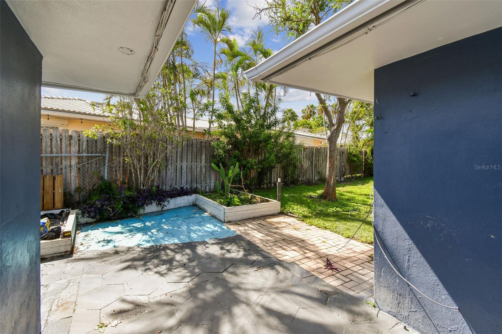 MANDALAY SUB - Residential Lease