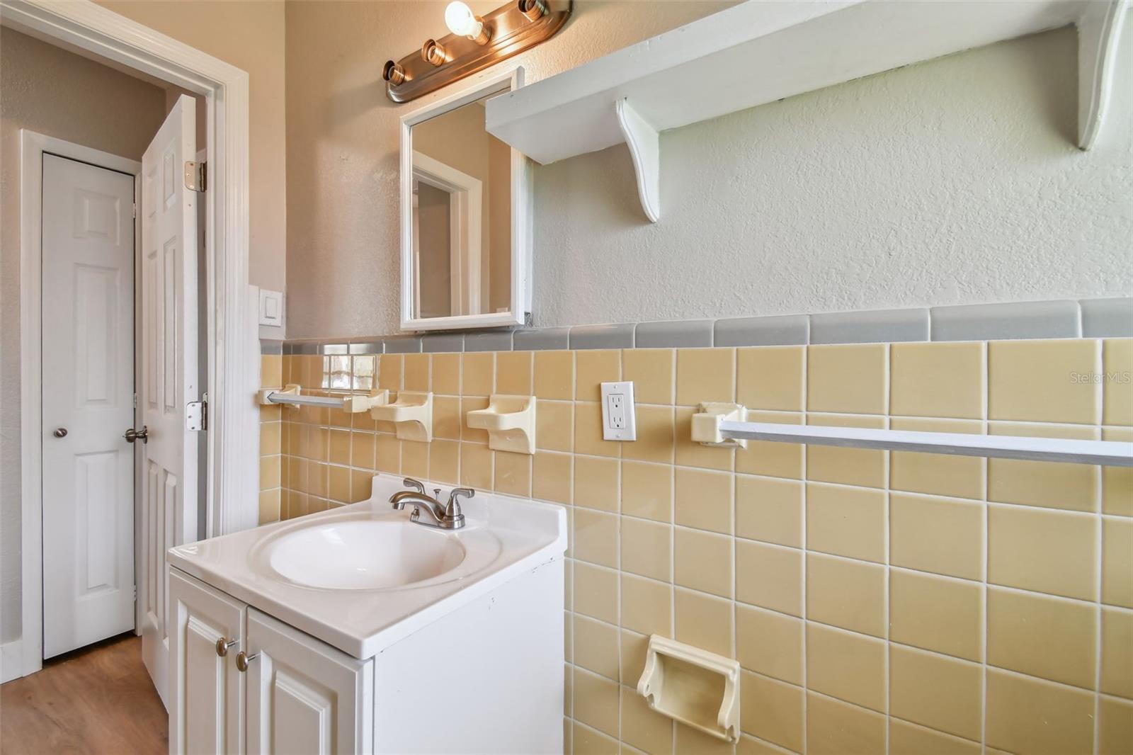 MANDALAY SUB - Residential Lease