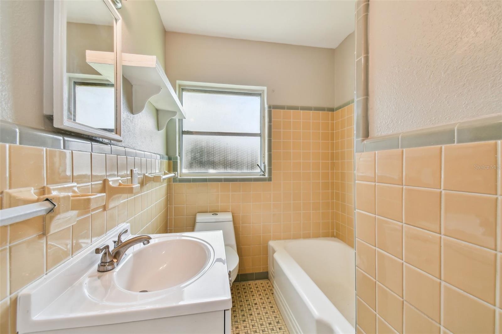 MANDALAY SUB - Residential Lease