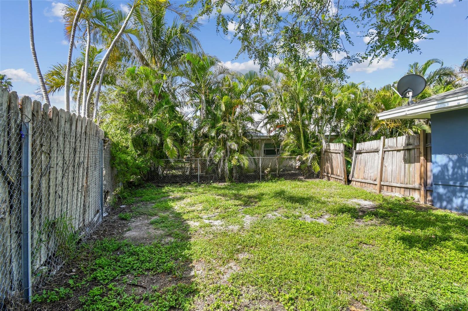 MANDALAY SUB - Residential Lease