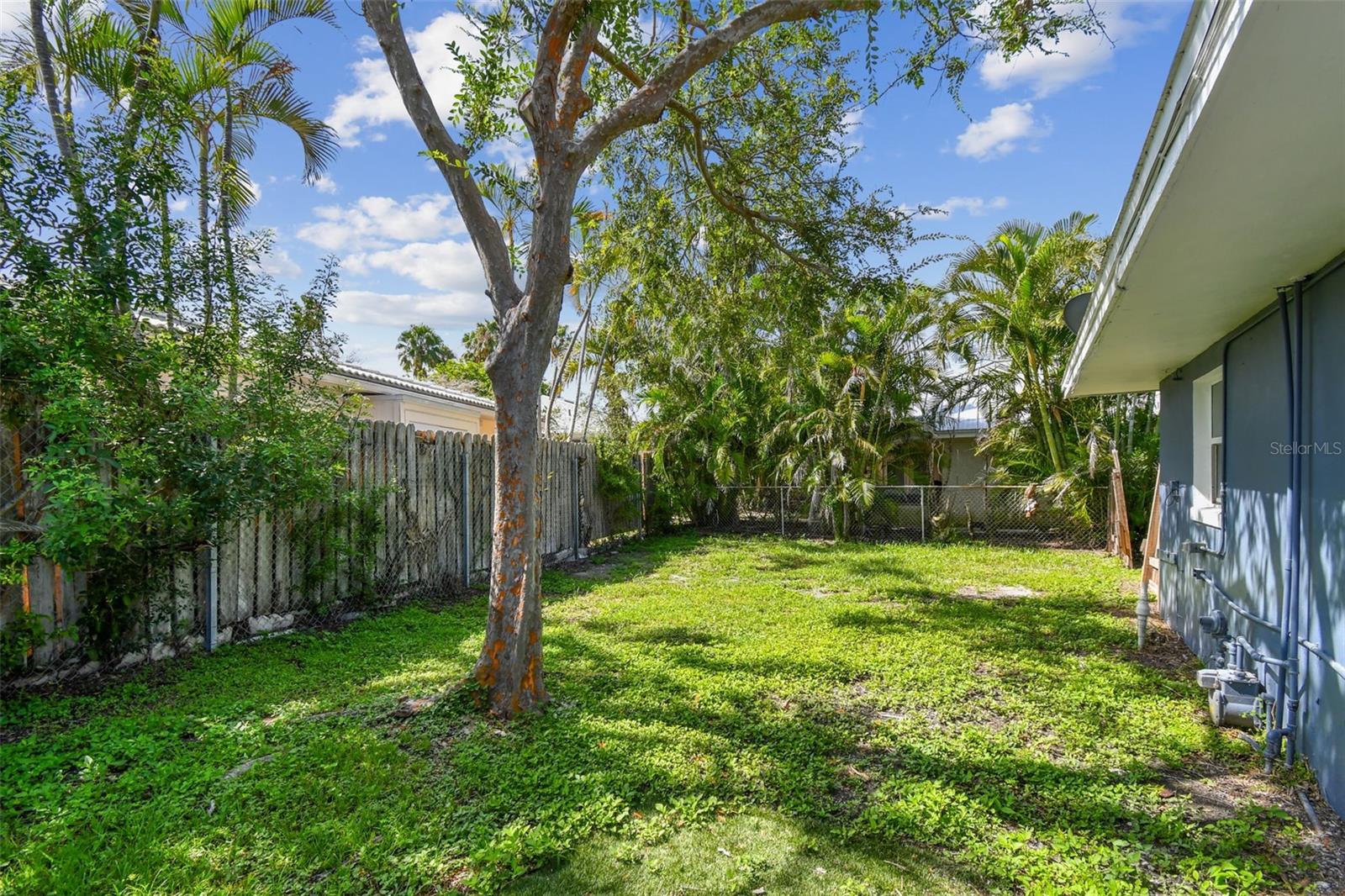 MANDALAY SUB - Residential Lease