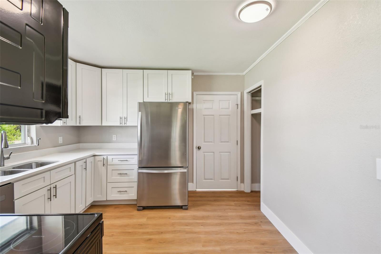 MANDALAY SUB - Residential Lease