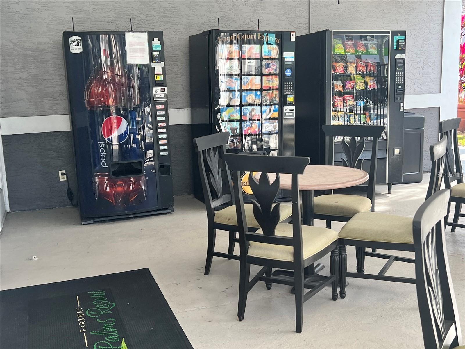 PARKWAY PALMS RSRT MAINGATE - Residential