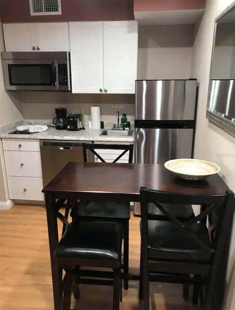 PARKWAY PALMS RSRT MAINGATE - Residential