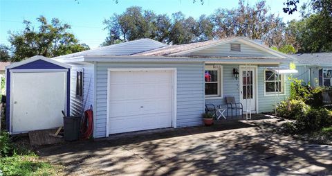 A home in LAKELAND