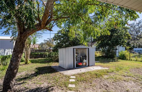 A home in LAKELAND