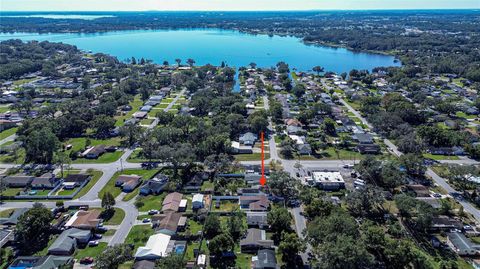 A home in LAKELAND