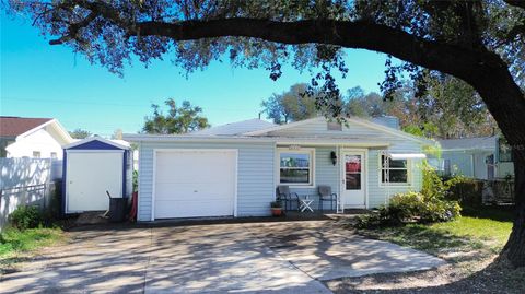 A home in LAKELAND