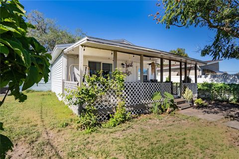 A home in LAKELAND