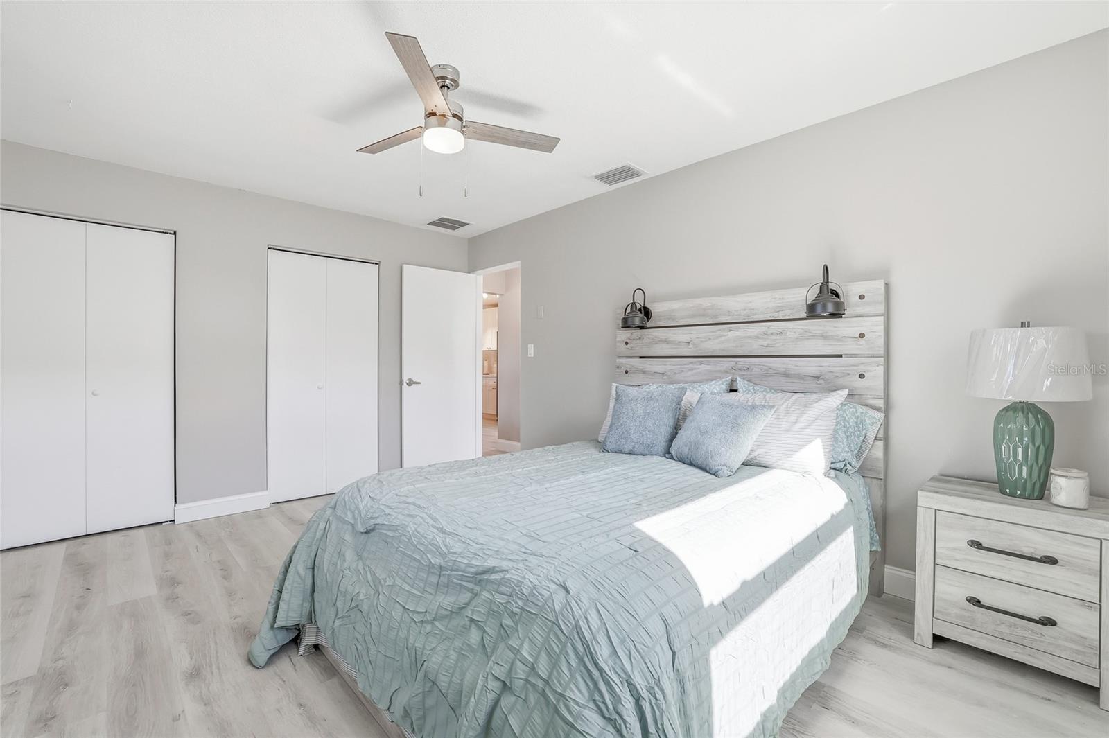 GOLDEN GROVES - Residential