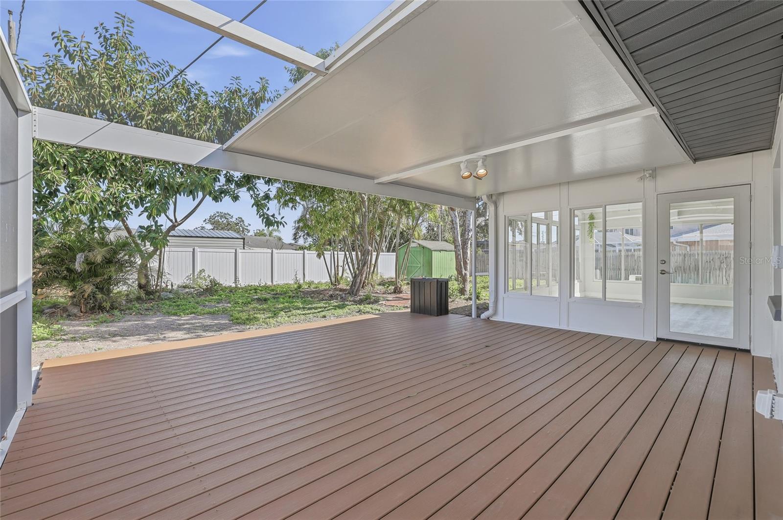 GOLDEN GROVES - Residential