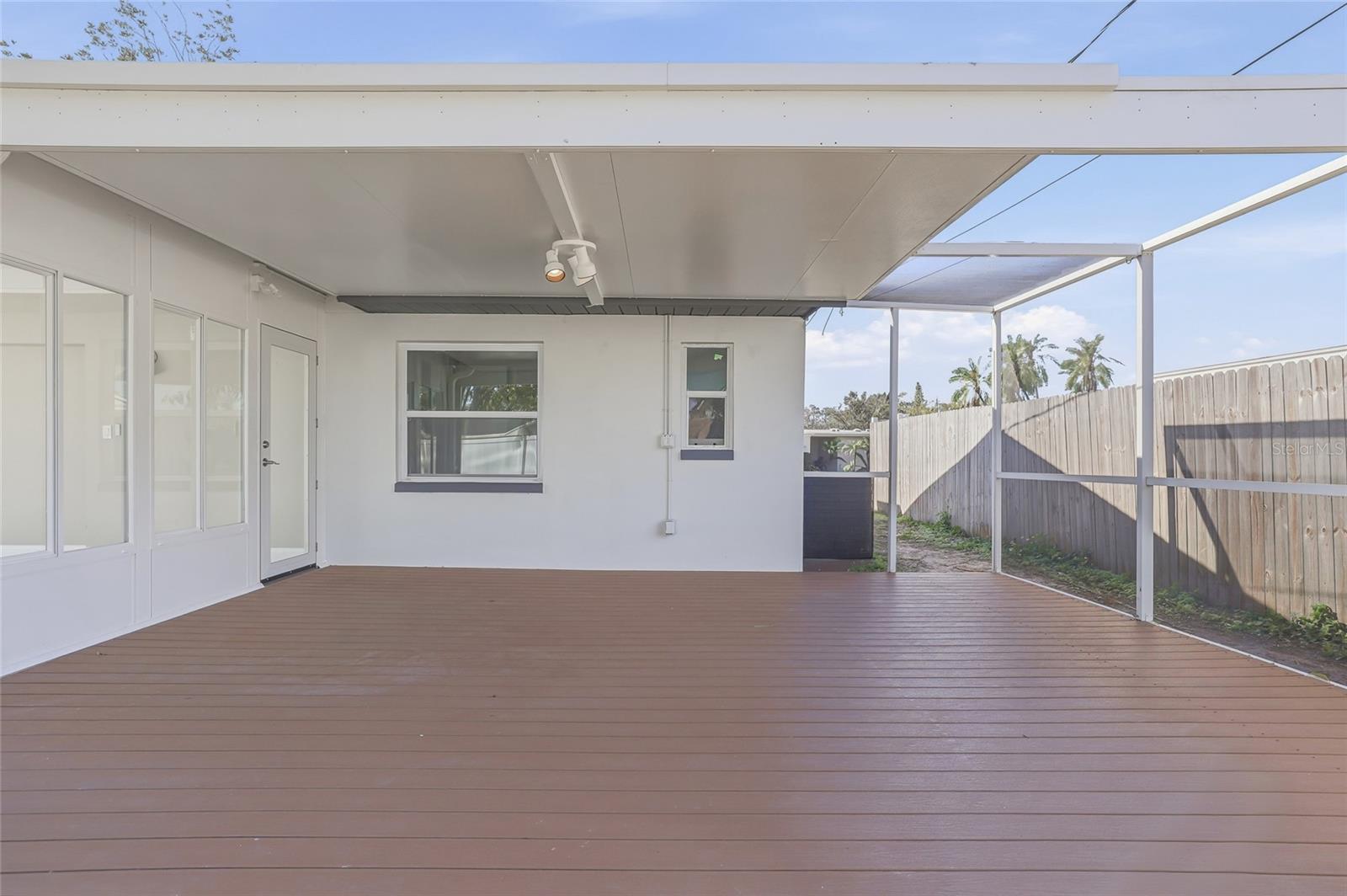 GOLDEN GROVES - Residential