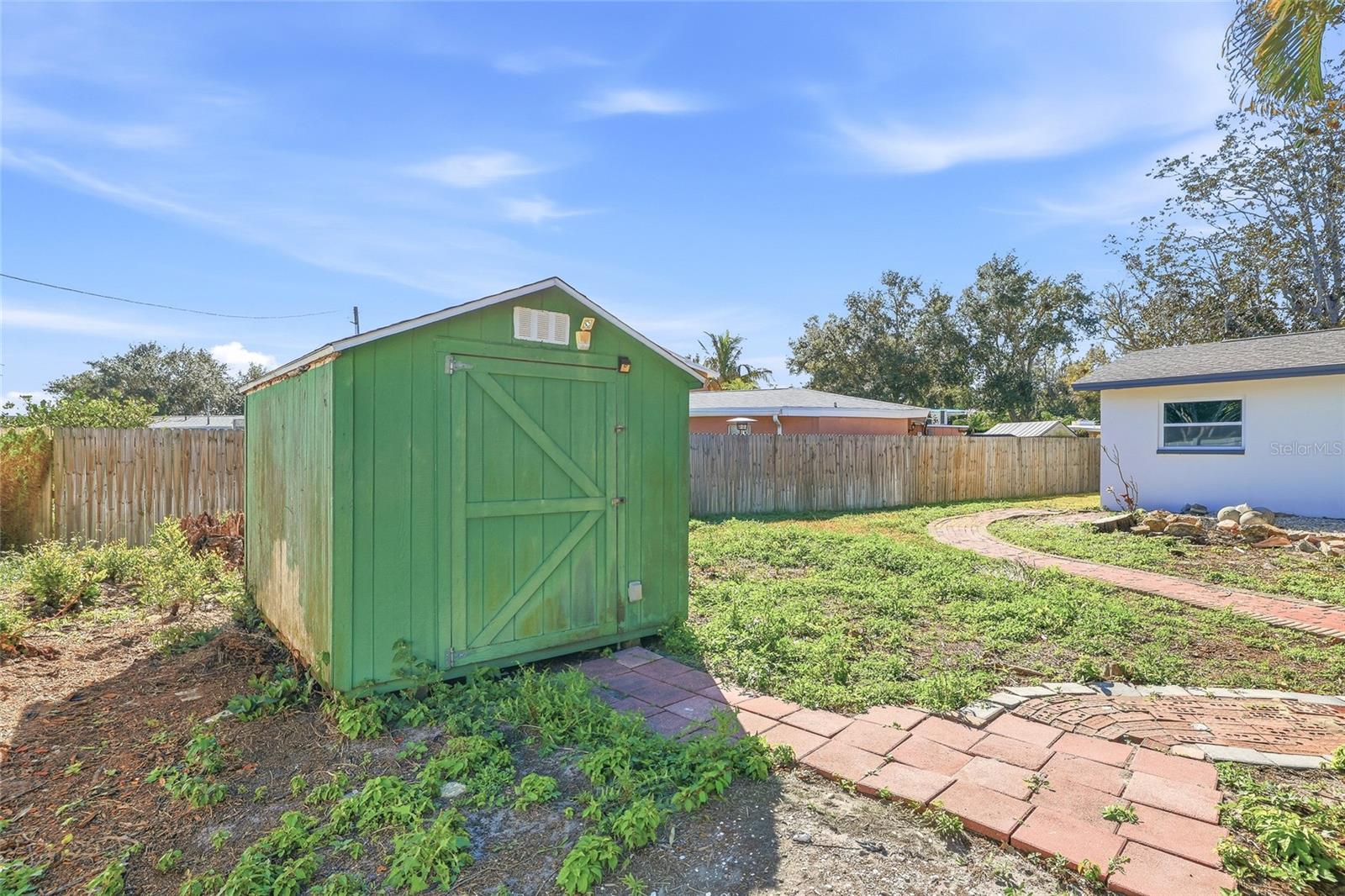 GOLDEN GROVES - Residential