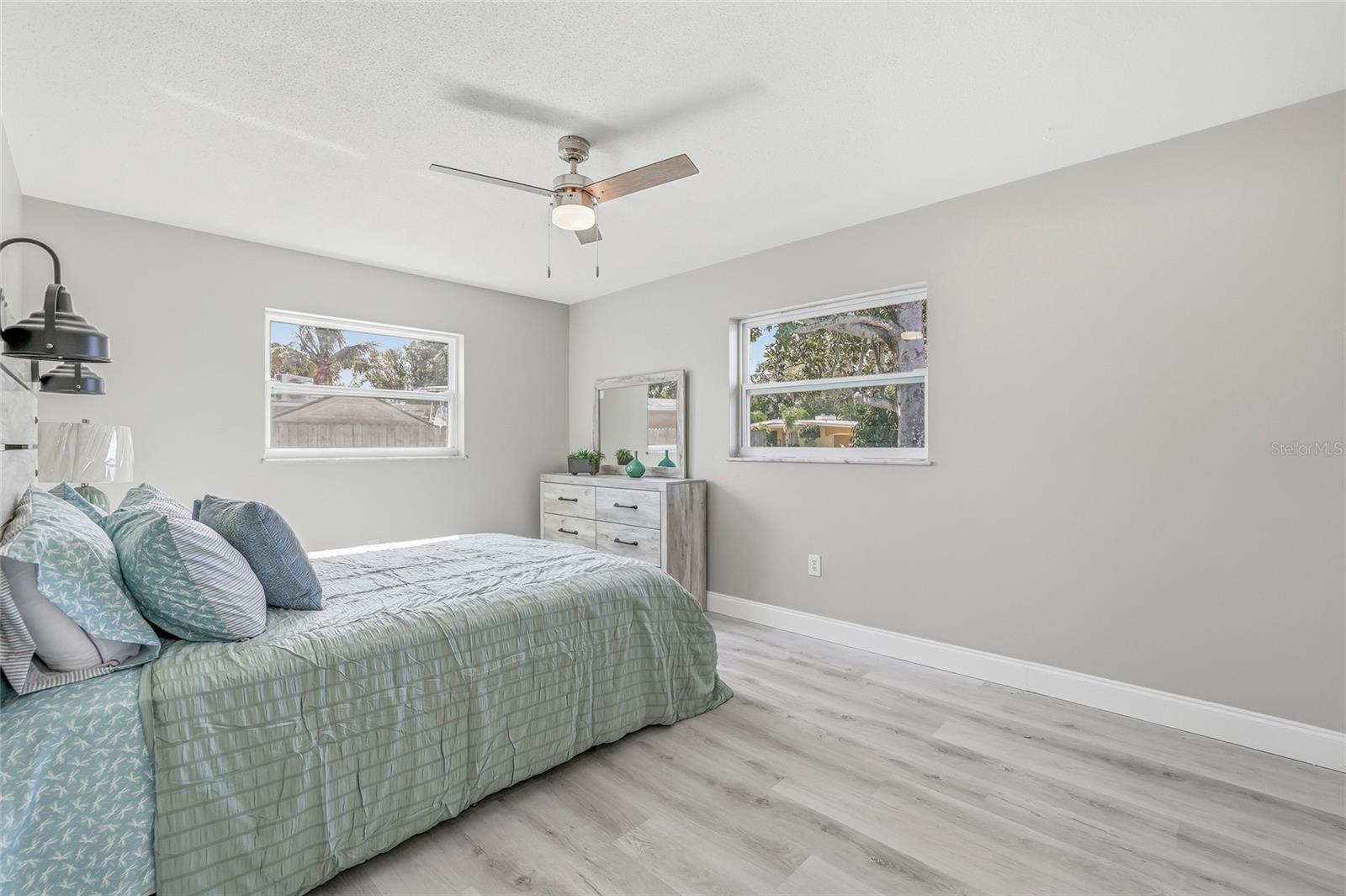 GOLDEN GROVES - Residential