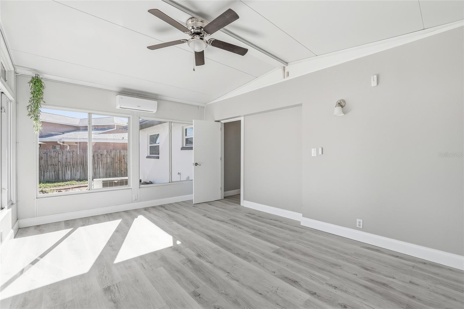 GOLDEN GROVES - Residential