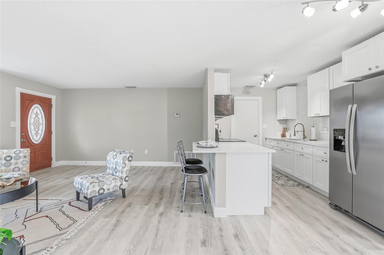 GOLDEN GROVES - Residential