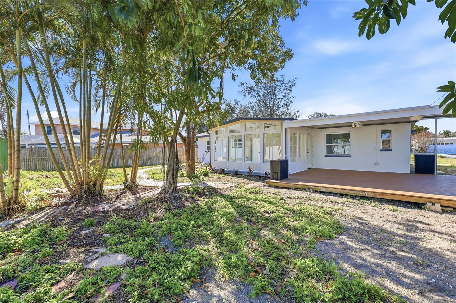 GOLDEN GROVES - Residential