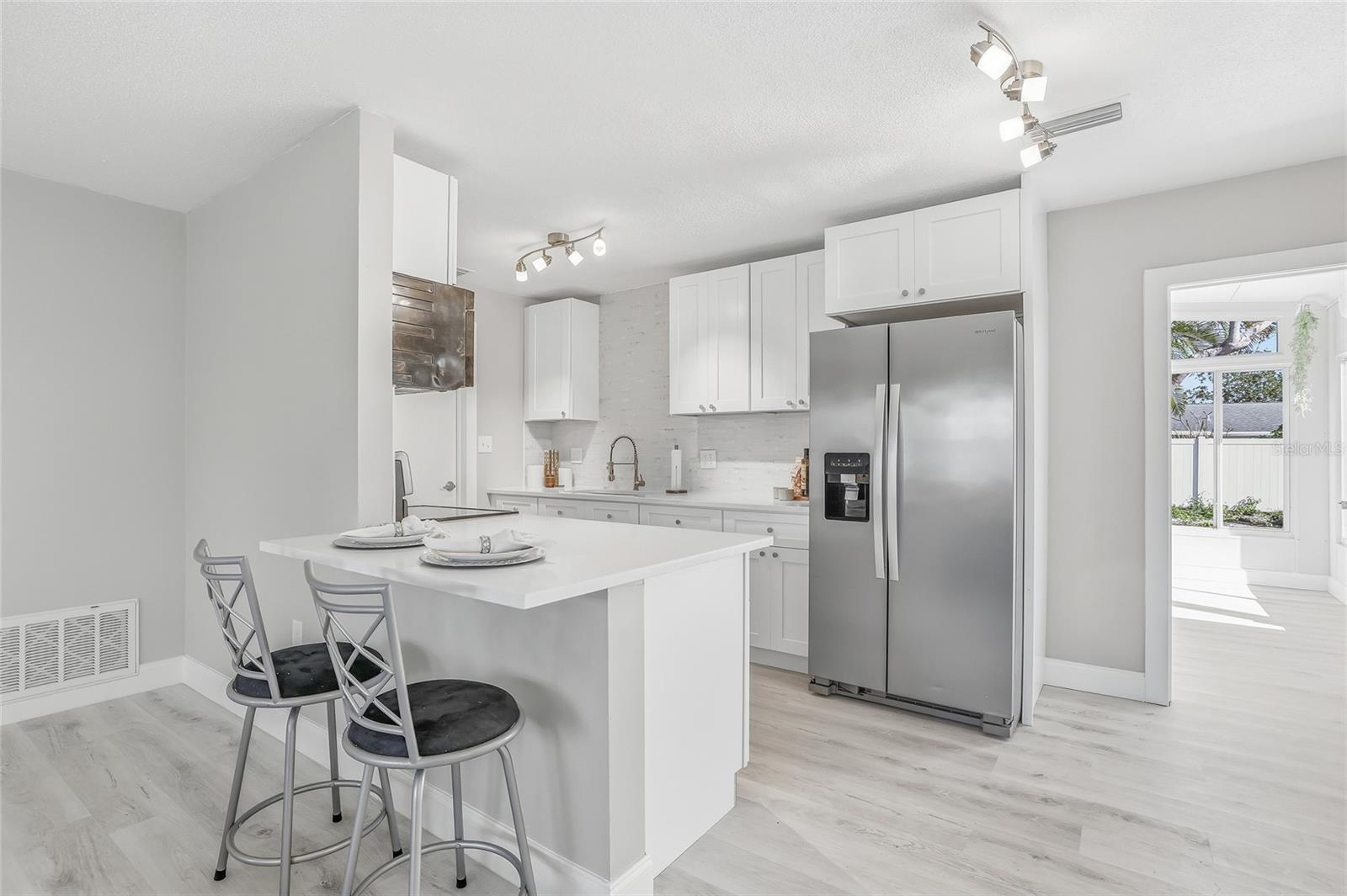 GOLDEN GROVES - Residential