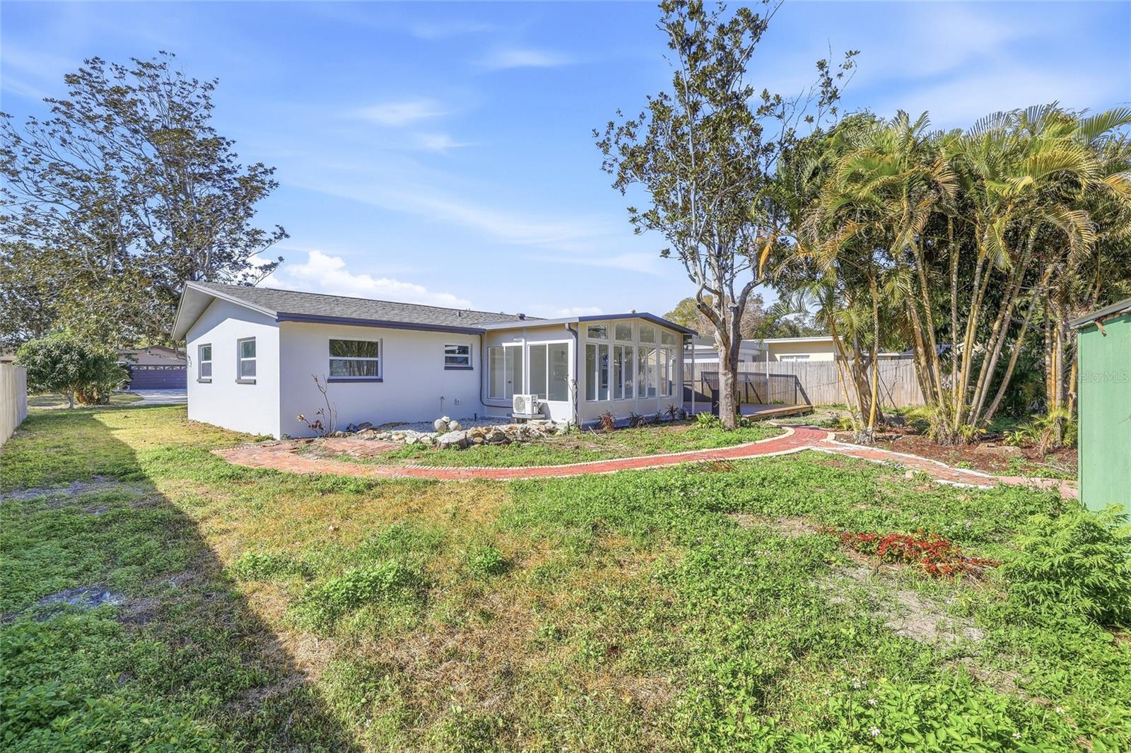 GOLDEN GROVES - Residential