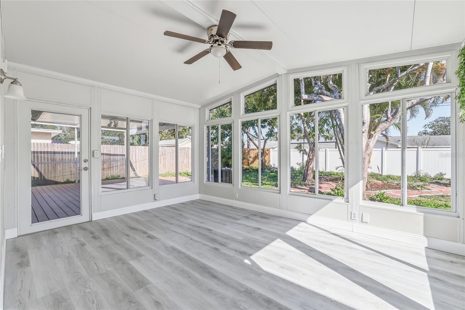 GOLDEN GROVES - Residential