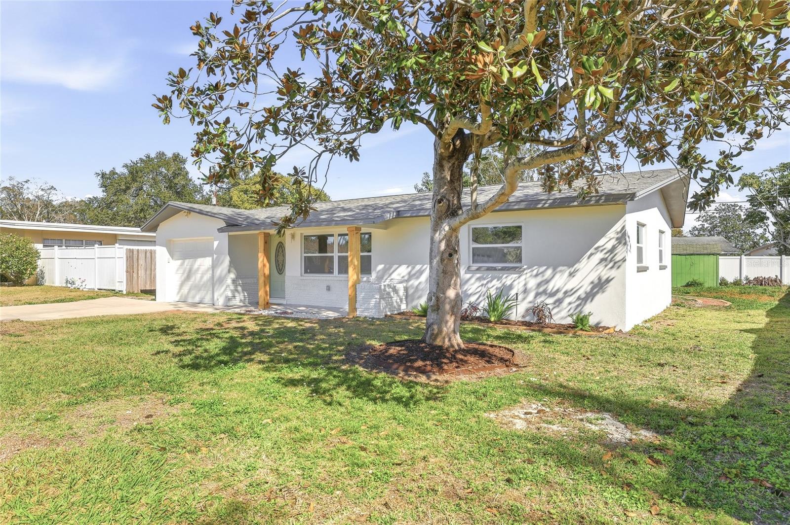 GOLDEN GROVES - Residential