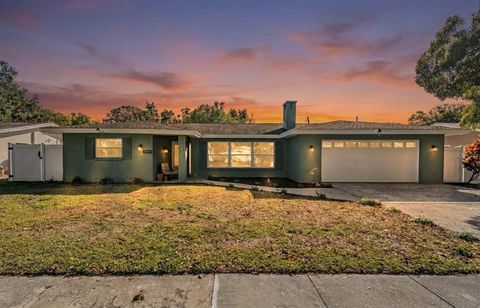 Photo of 2405 Summerlin Drive, Clearwater, FL 33764 (MLS # TB8464813)