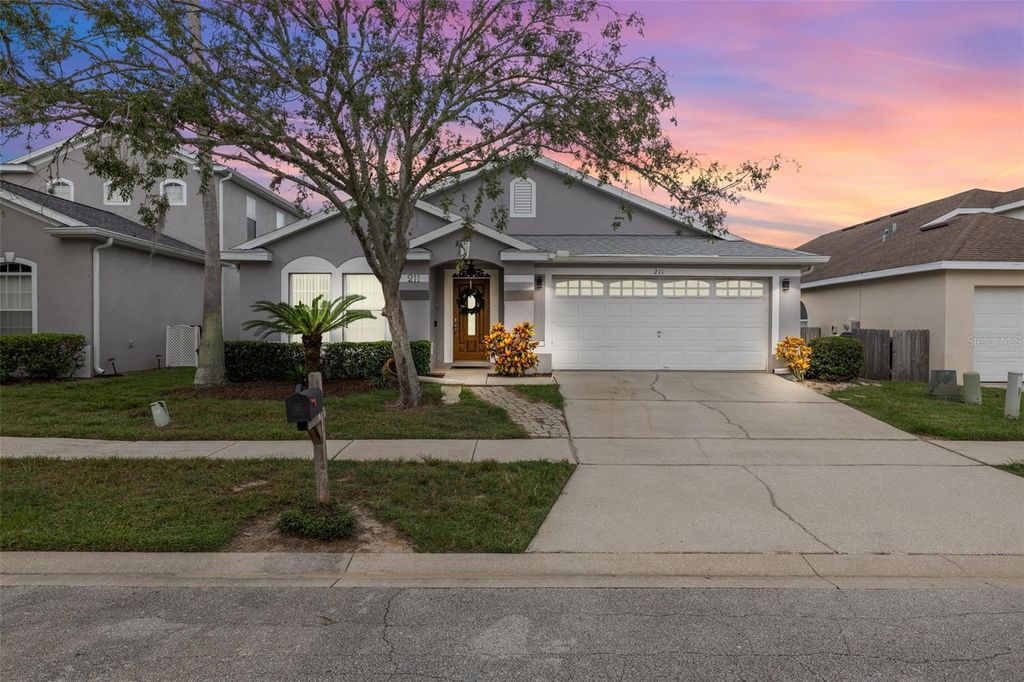 Photo of 211 Lockbreeze Drive, Davenport, FL 33897 (MLS # S5134698)