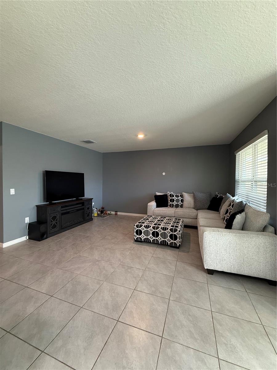 AVALON PARK WEST-NORTH PH 1A & - Residential Lease