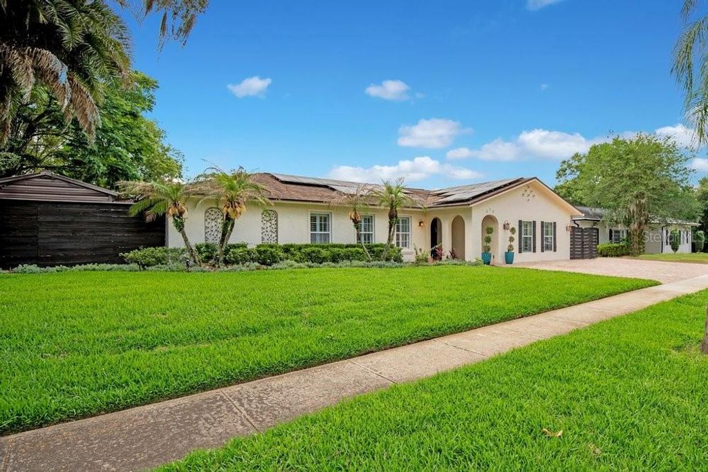 Photo of 614 Brookwood Lane, Maitland, FL 32751 (MLS # O6408295)