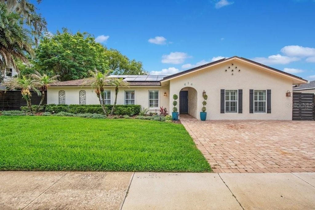 Photo of 614 Brookwood Lane, Maitland, FL 32751 (MLS # O6408295)