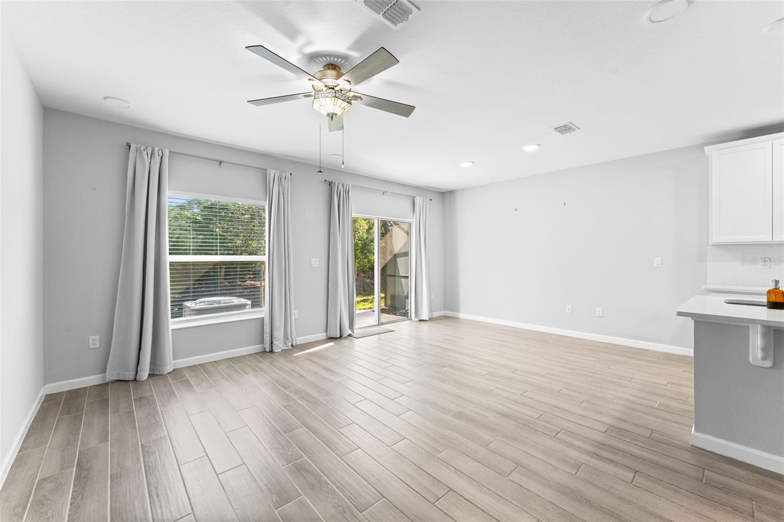 TOWNS AT TUSKAWILLA COMMONS - Residential