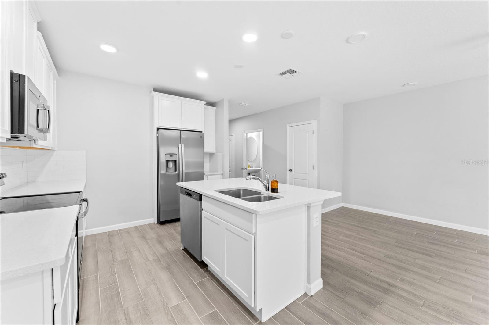 TOWNS AT TUSKAWILLA COMMONS - Residential