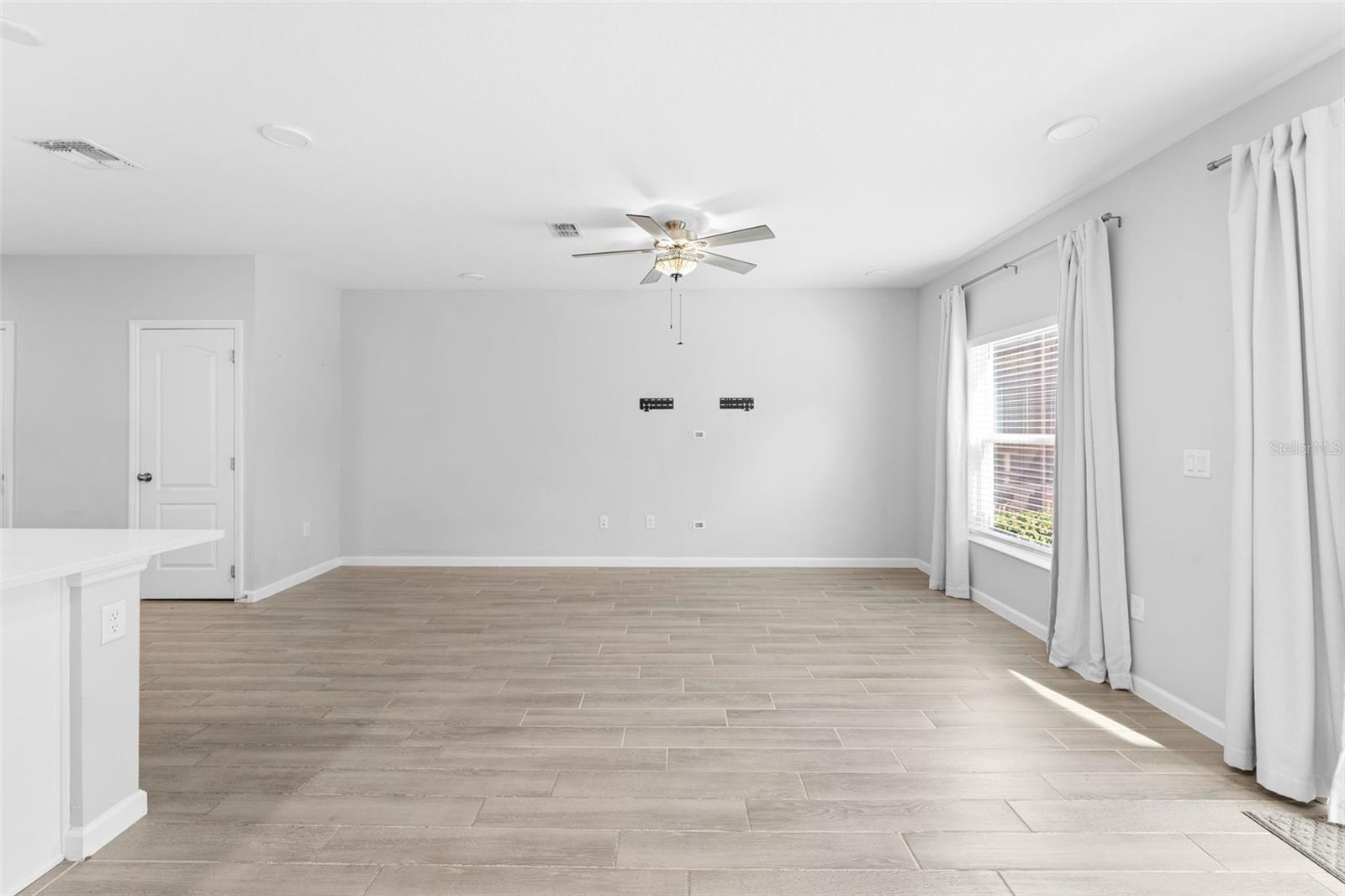 TOWNS AT TUSKAWILLA COMMONS - Residential