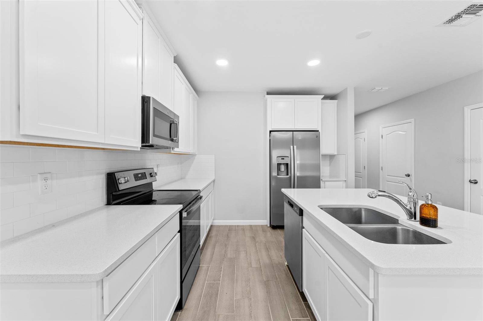 TOWNS AT TUSKAWILLA COMMONS - Residential