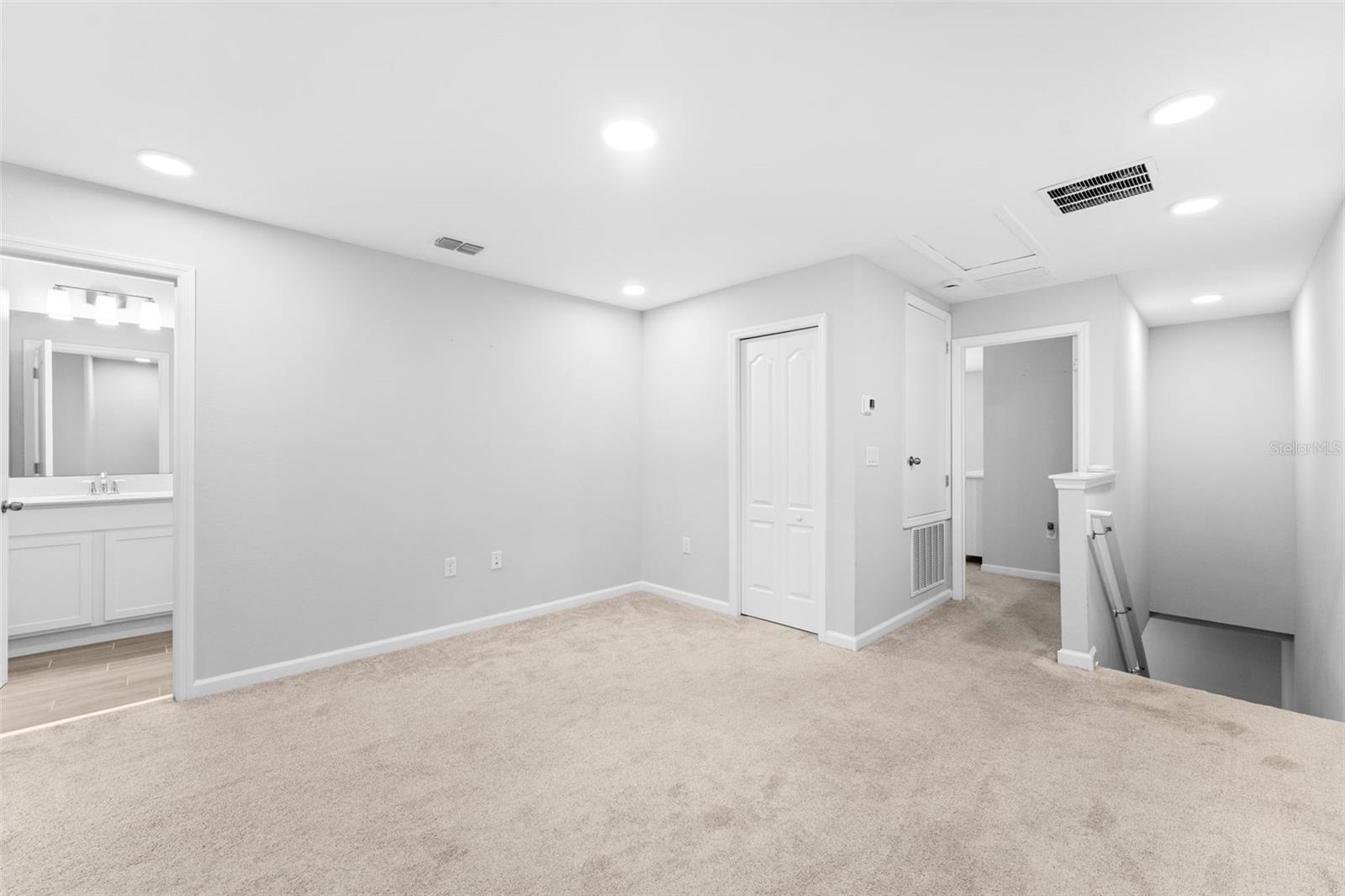 TOWNS AT TUSKAWILLA COMMONS - Residential