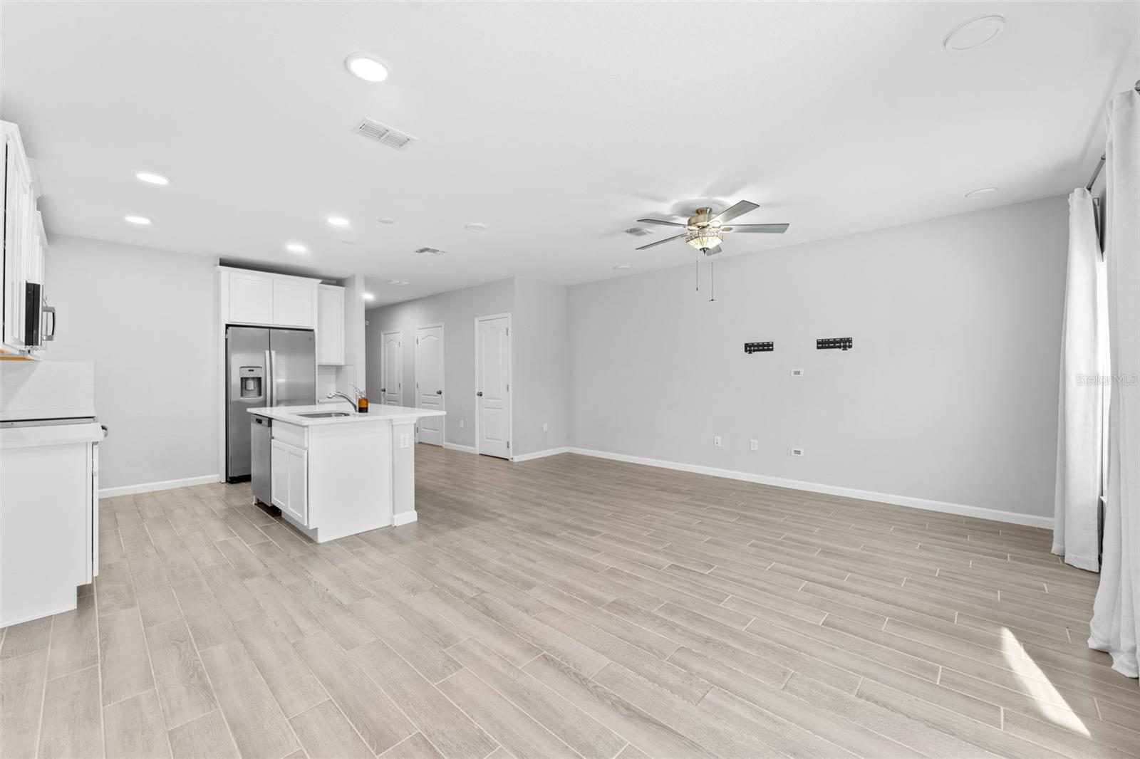 TOWNS AT TUSKAWILLA COMMONS - Residential